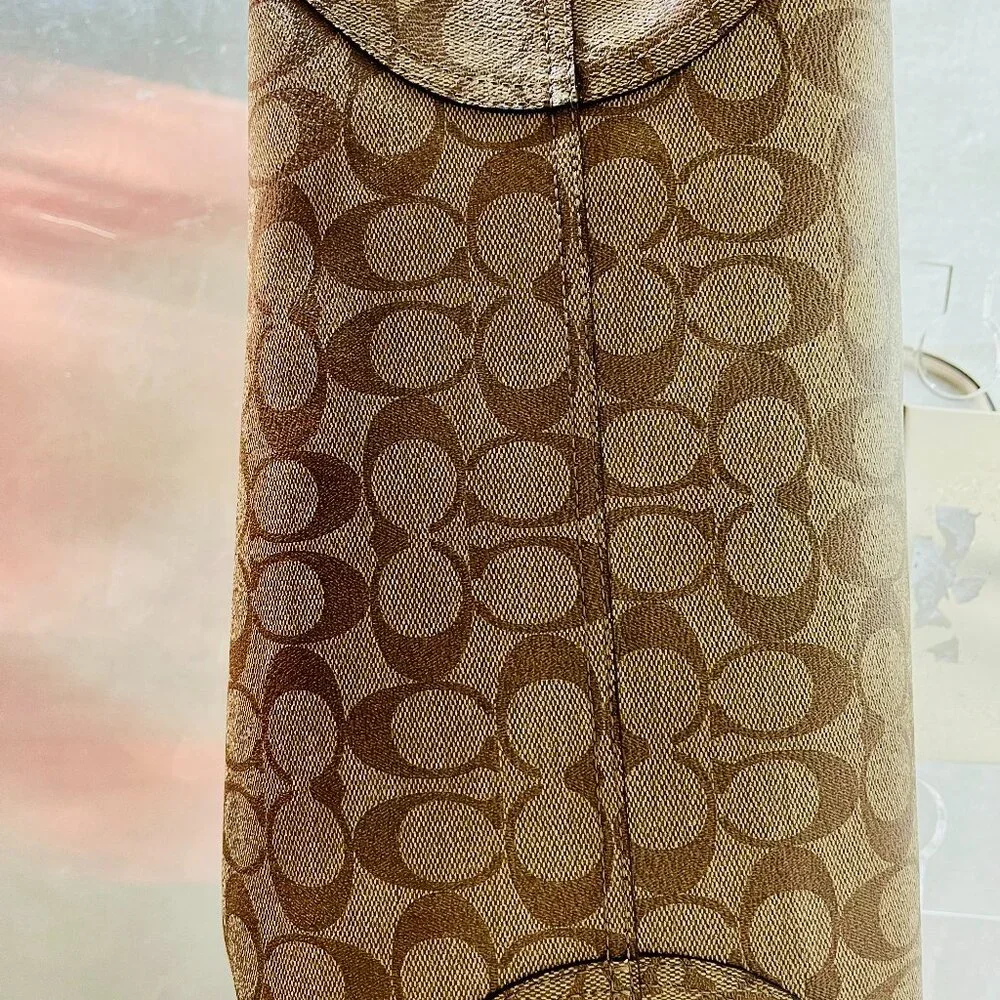 Coach LOVE Purse - Picture 4 of 4